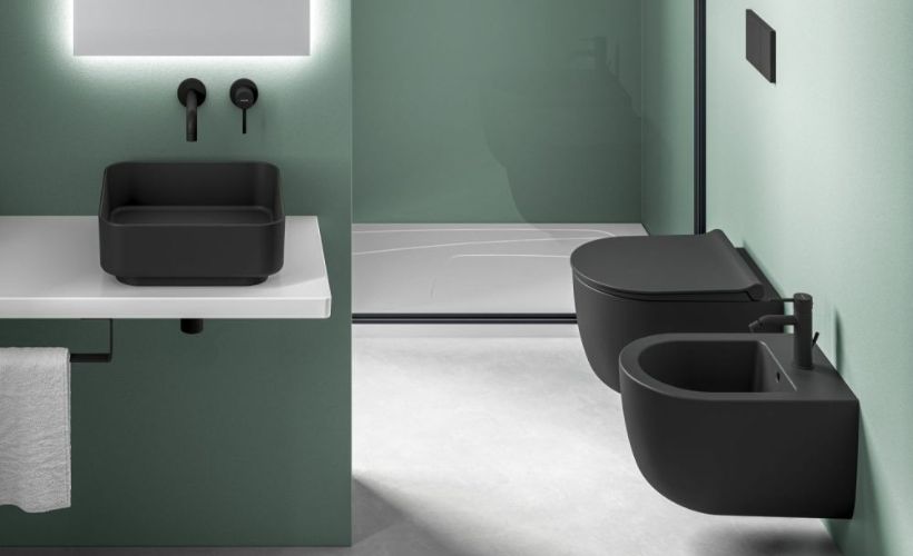 Sanitarija za kupatilo mat crne boje u kupatilu kao inspiracija za uređenje
